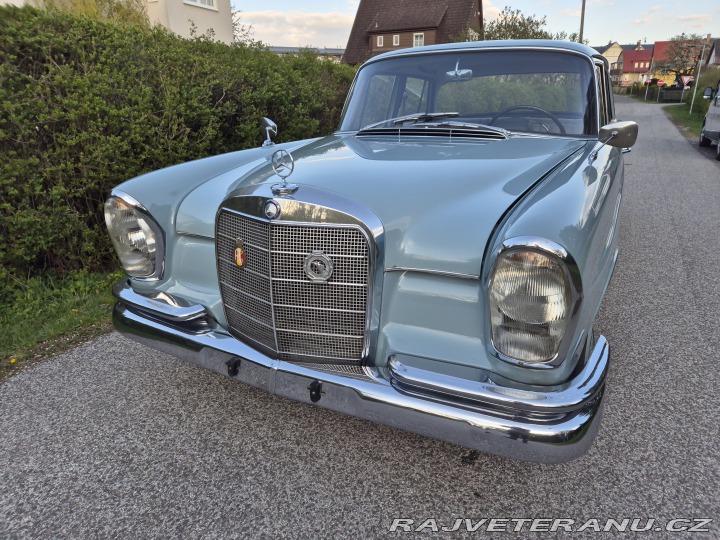 Mercedes-Benz 220 W111 1964