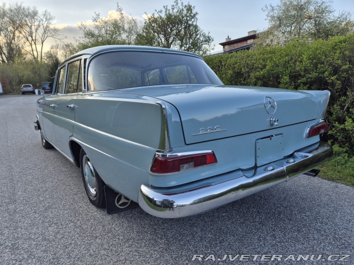 Mercedes-Benz 220 W111 1964