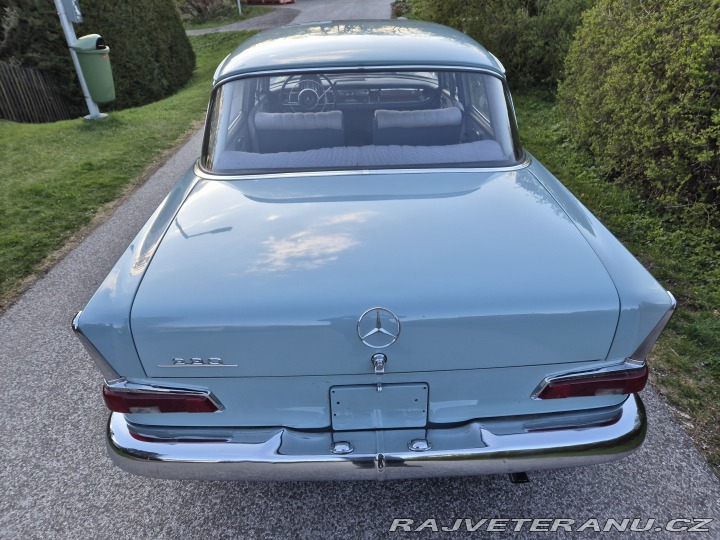 Mercedes-Benz 220 W111 1964