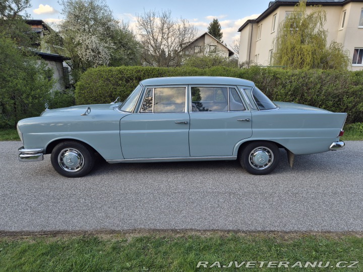 Mercedes-Benz 220 W111 1964