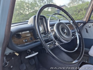 Mercedes-Benz 220 W111 1964