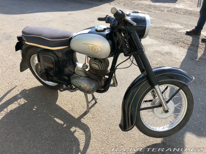 ČZ 175  1800