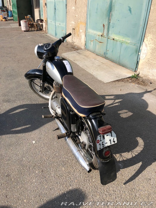 ČZ 175  1800