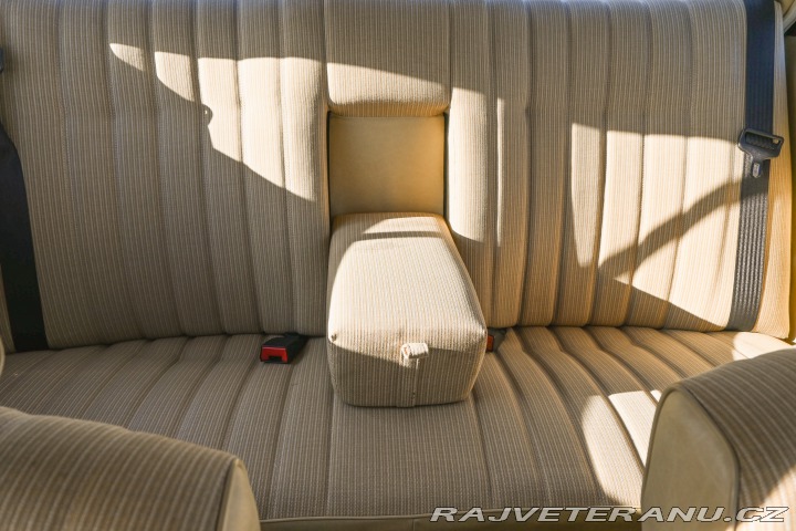 Mercedes-Benz 200 123 1985