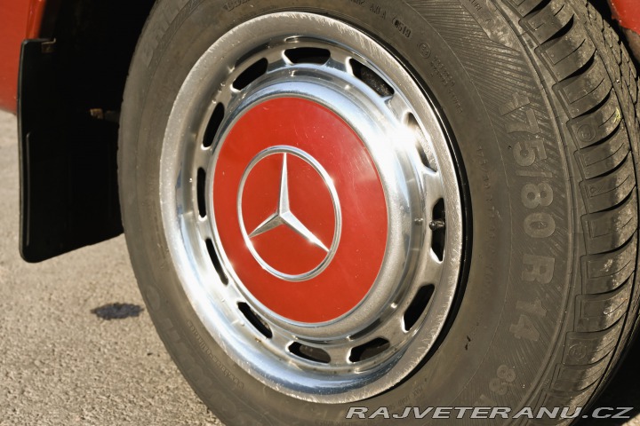 Mercedes-Benz 200 123 1985