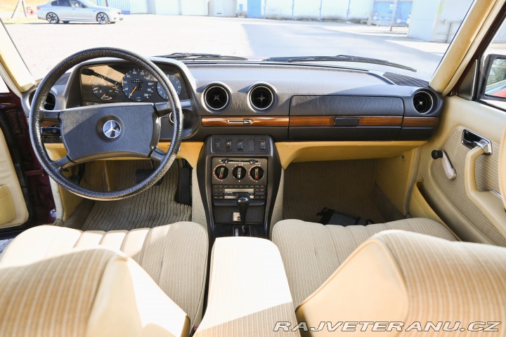 Mercedes-Benz 200 123 1985