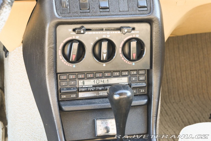 Mercedes-Benz 200 123 1985