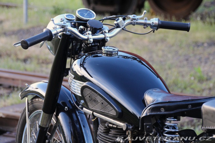 BSA B31 OHV - 350cc - Bílé SPZ 1952