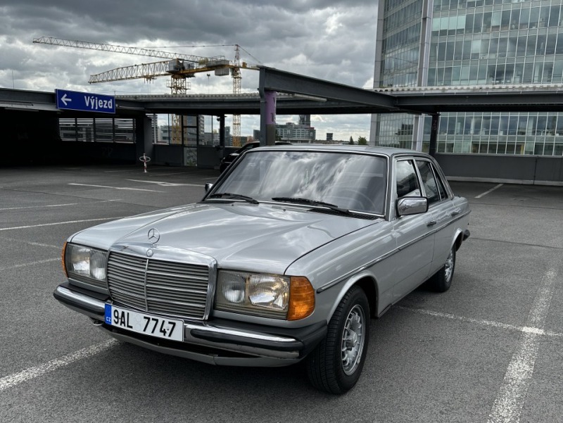 Mercedes-Benz 200 W123