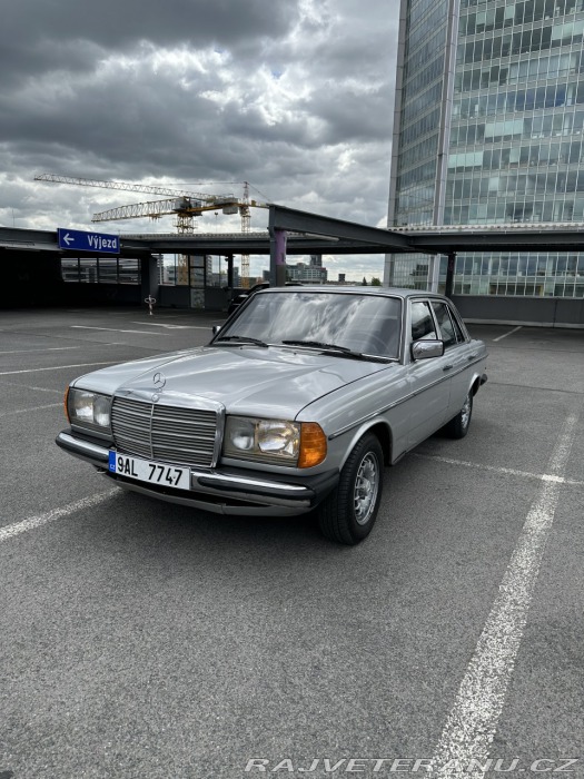 Mercedes-Benz 200 W123