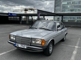 Mercedes-Benz 200 W123