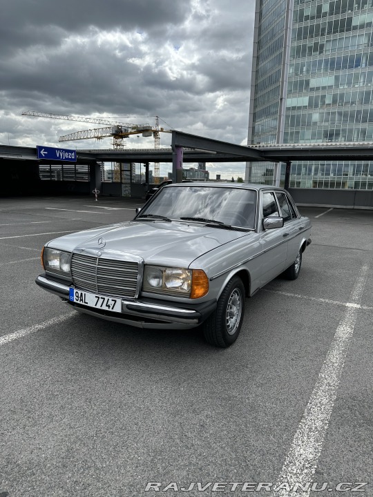 Mercedes-Benz 200 W123 1983