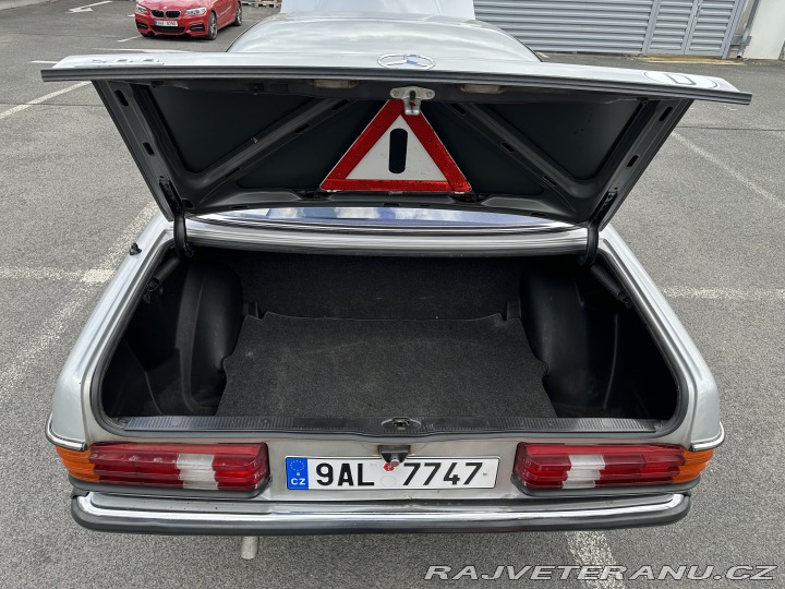 Mercedes-Benz 200 W123 1983