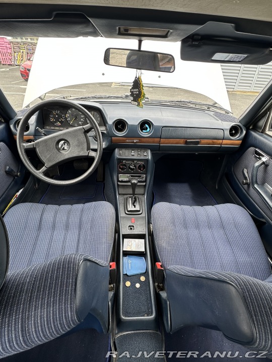 Mercedes-Benz 200 W123 1983