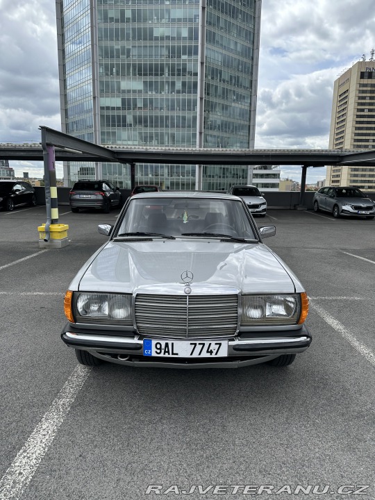 Mercedes-Benz 200 W123 1983