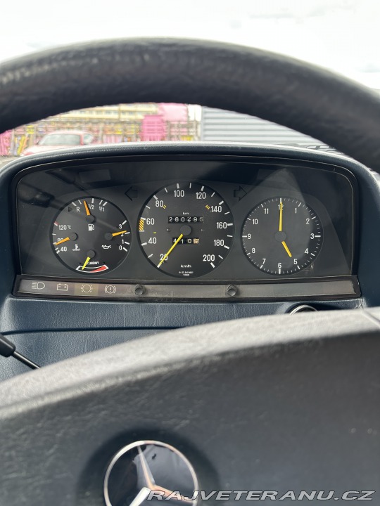 Mercedes-Benz 200 W123 1983