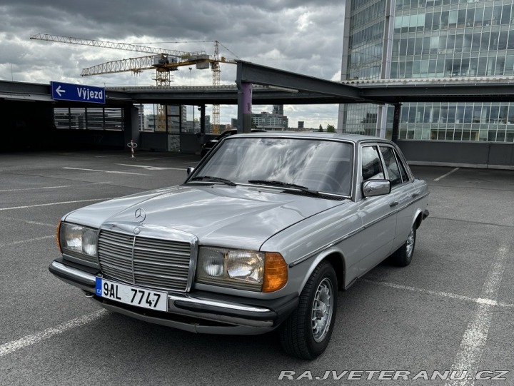 Mercedes-Benz 200 W123 1983