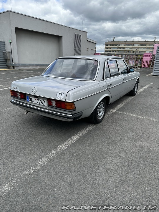 Mercedes-Benz 200 W123 1983