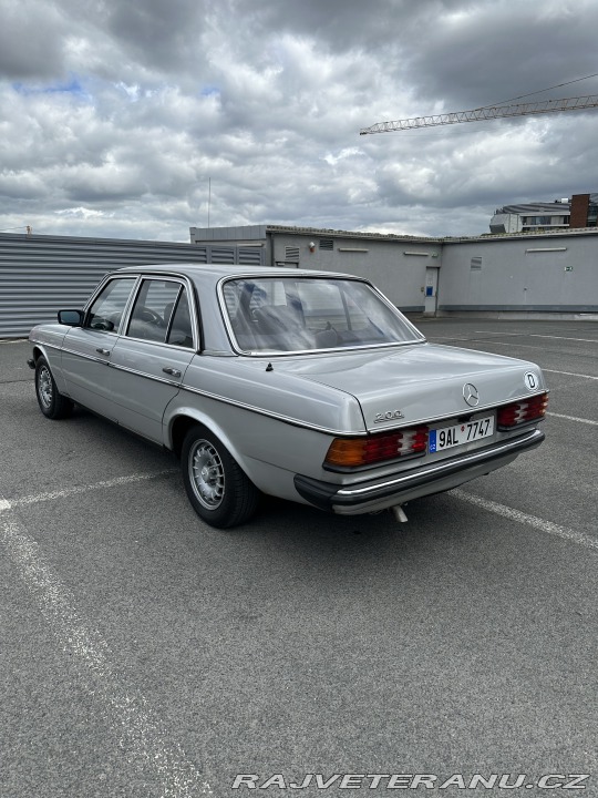 Mercedes-Benz 200 W123 1983