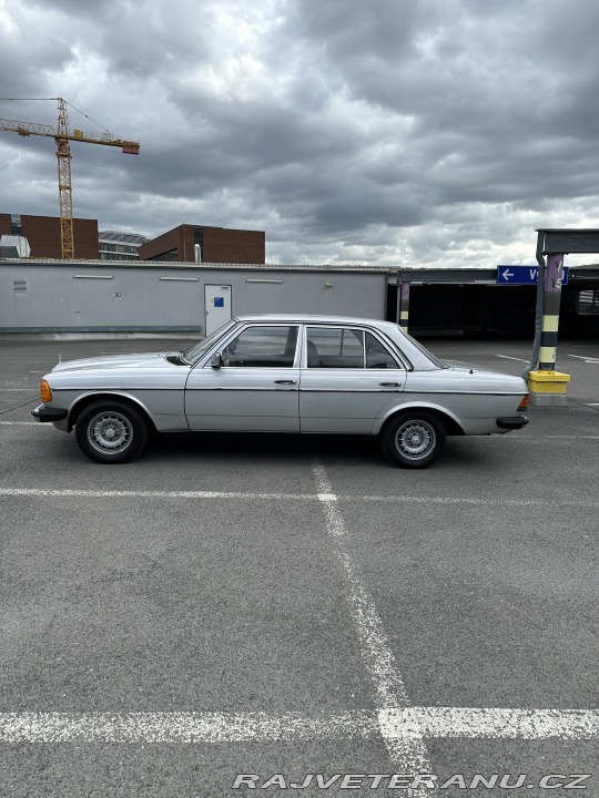 Mercedes-Benz 200 W123 1983