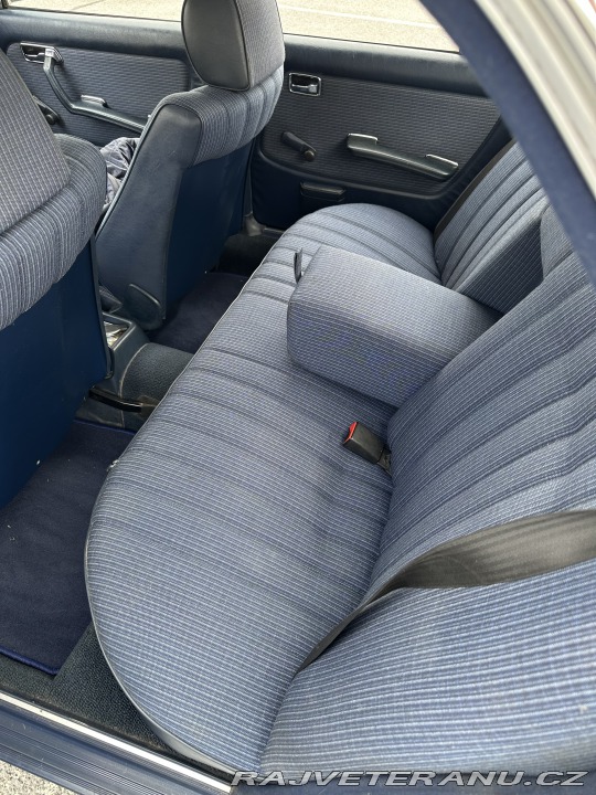 Mercedes-Benz 200 W123 1983