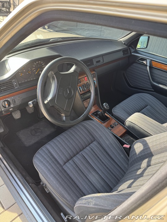 Mercedes-Benz E E220 1991