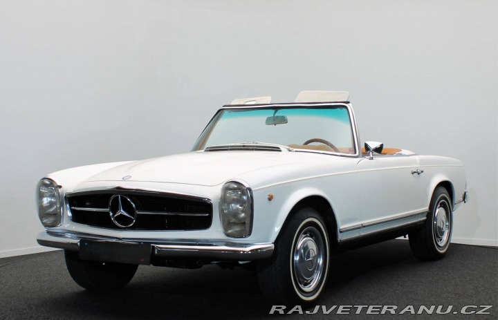 Mercedes-Benz 230 SL Pagoda z řady W113 1967