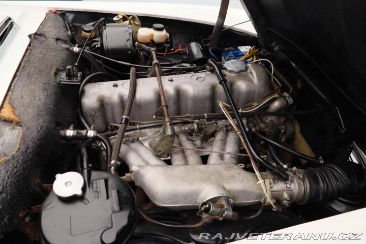 Mercedes-Benz 230 SL Pagoda z řady W113 1967
