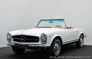 Mercedes-Benz 230 SL Pagoda z řady W113 1967
