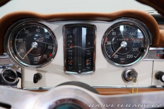Mercedes-Benz 230 SL Pagoda z řady W113 1967