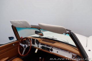 Mercedes-Benz 230 SL Pagoda z řady W113 1967