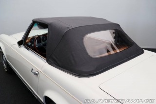 Mercedes-Benz 230 SL Pagoda z řady W113 1967