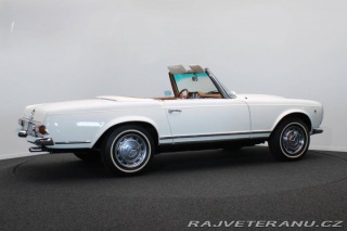 Mercedes-Benz 230 SL Pagoda z řady W113 1967