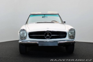 Mercedes-Benz 230 SL Pagoda z řady W113 1967