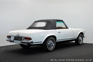 Mercedes-Benz 230 SL Pagoda z řady W113 1967