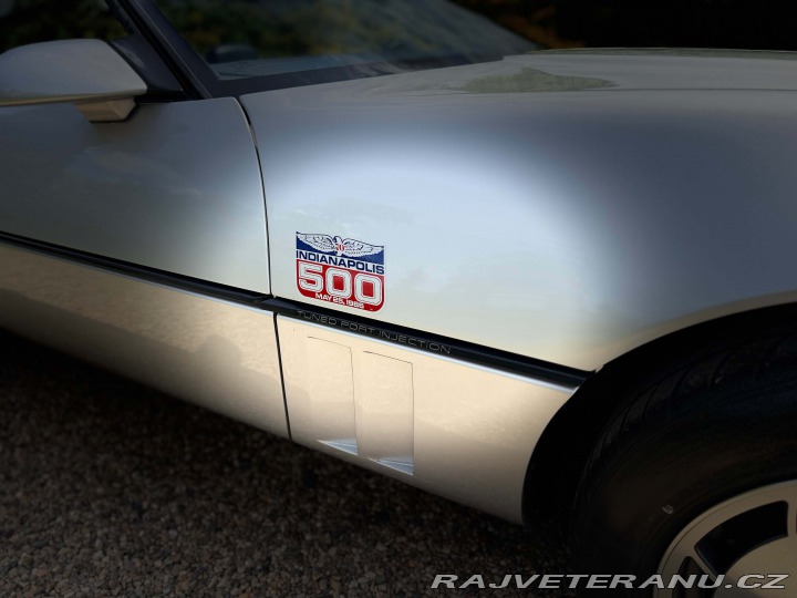 Chevrolet Corvette 5.7 V8 | Manuál 23 560mil 1986