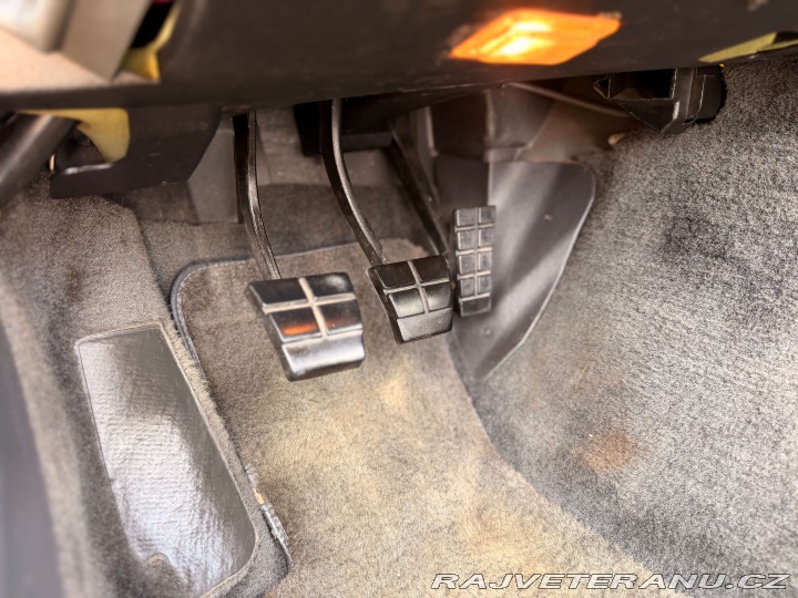 Chevrolet Corvette 5.7 V8 | Manuál 23 560mil 1986