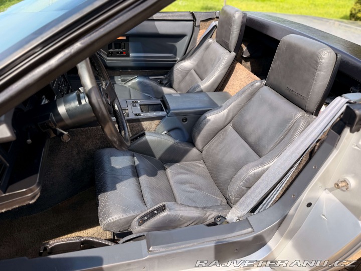 Chevrolet Corvette 5.7 V8 | Manuál 23 560mil 1986