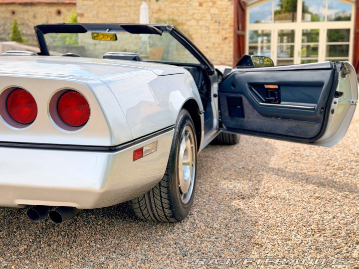 Chevrolet Corvette 5.7 V8 | Manuál 23 560mil 1986