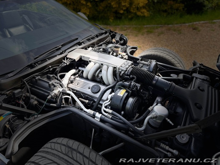 Chevrolet Corvette 5.7 V8 | Manuál 23 560mil 1986