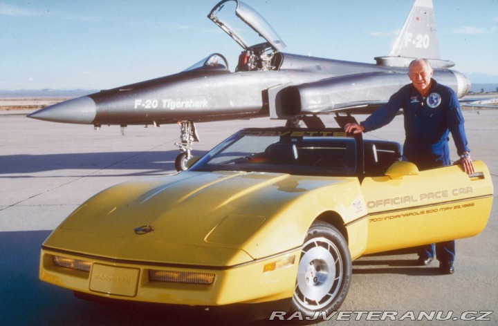 Chevrolet Corvette 5.7 V8 | Manuál 23 560mil 1986