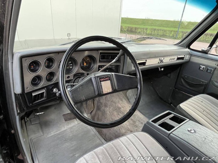Ostatní značky Ostatní modely GCM Suburban Sierra Classic 2500 1987