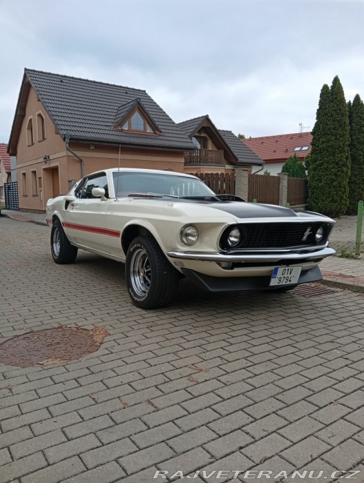 Ford Mustang Mach1 manuál