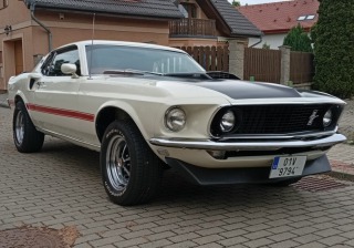 Ford Mustang Mach1 manuál