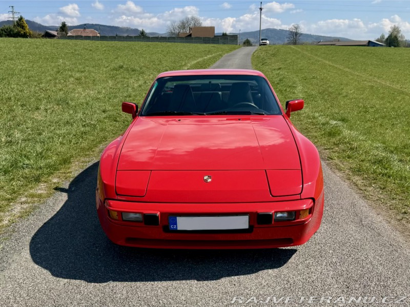 Porsche 944