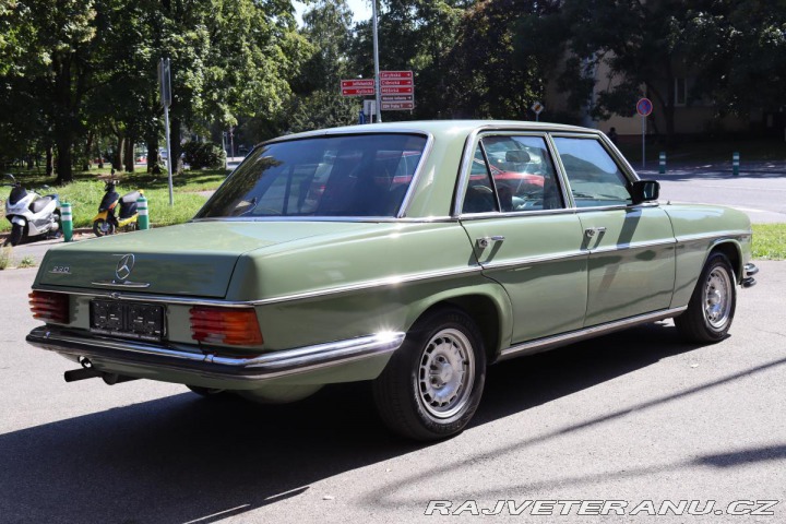 Mercedes-Benz 230 115 W115 230.4 manuál 1974