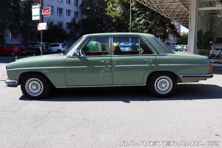 Mercedes-Benz 230 115 W115 230.4 manuál 1974