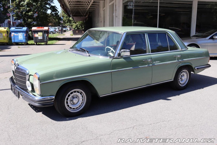 Mercedes-Benz 230 115 W115 230.4 manuál 1974
