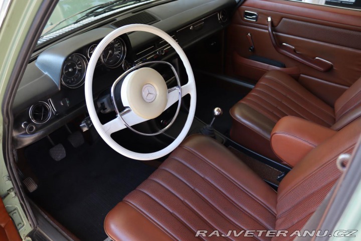 Mercedes-Benz 230 115 W115 230.4 manuál 1974