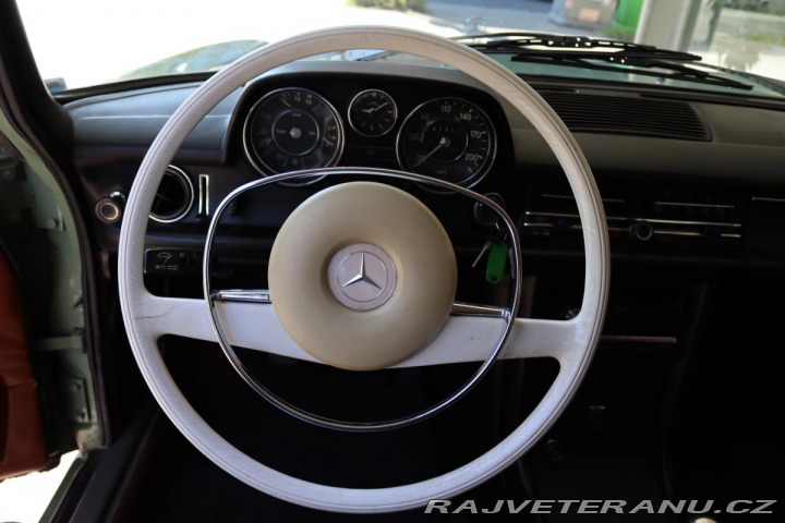 Mercedes-Benz 230 115 W115 230.4 manuál 1974